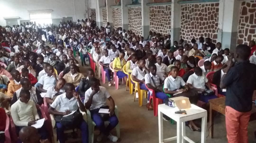 Sud-Kivu: «   Tout  candidat qui va recourir à des discours  d’appel à la violence ou à la haine pour chercher à se faire élire n’est pas digne d’être élu » (Bienvenu Karhakubwa devant  les jeunes majeurs à Bukavu).