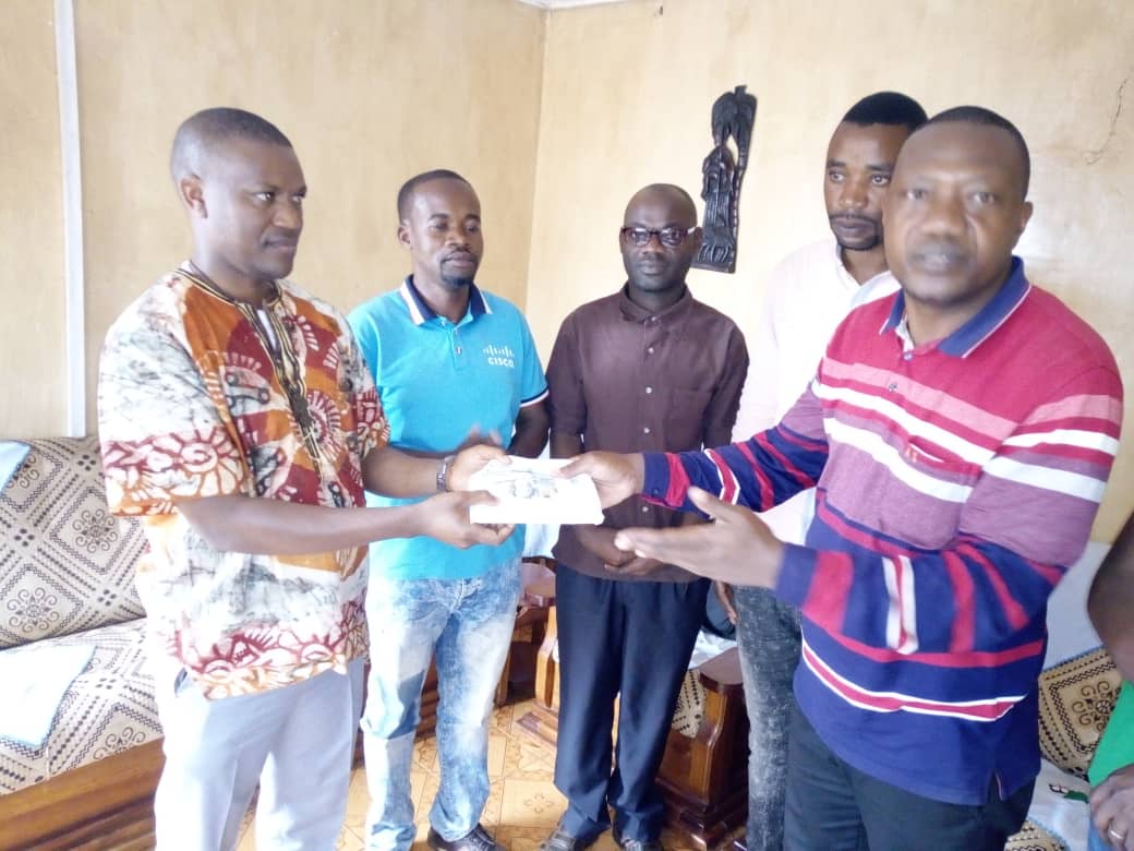 Sud-kivu: Chose promise,chose faite, la fondation olive Mudekereza remet 5000 dollars aux habitants de chipunda