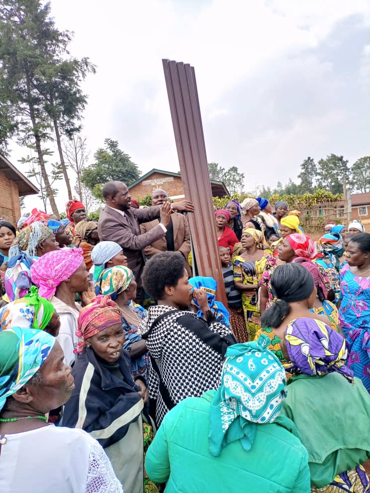 Sud-Kivu : Olive Mudekereza à côté des sinistrés de l’avenue Paysage 2 à Nyalukemba