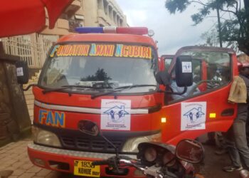 Bukavu: l’homme des actions concrètes, le député provincial Amani Ngubiri offre un camion anti incendie à la population