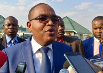 Le Gouverneur de province du Sud-Kivu, Théo Ngwabidje Kasi, a révoqué ce samedi 23 avril 2022 son Ministre Apollinaire Bulindi.