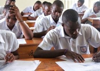 Sud-Kivu: 36411 candidats affrontent les examens d’état hors session au Sud-Kivu 1.