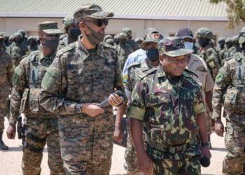 Museveni propose une force régionale pour contrer la menace terroriste au Mozambique