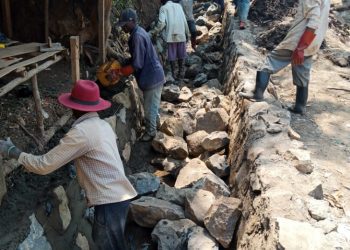 Bukavu/Bagira: Théo Ngwabidje finance les travaux de construction du pont CRM , le Collecteur Pharmankina et les escaliers de plus de 270m à Mulambula