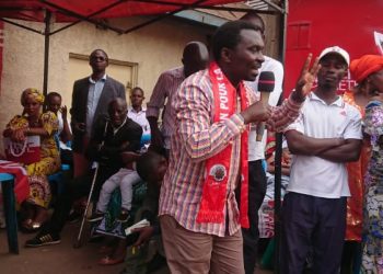 Sud-Kivu/Bukavu: En vacance Parlementaire, le député national Justin Mastaki Namegabe échange avec sa base au rond point quartier Latin
