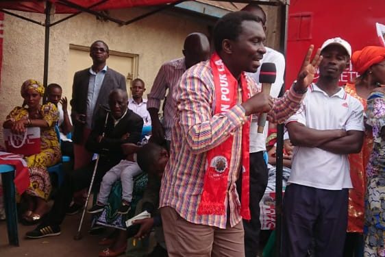 Sud-Kivu/Bukavu: En vacance Parlementaire, le député national Justin Mastaki Namegabe échange avec sa base au rond point quartier Latin