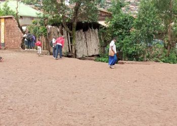 Bukavu/Football: les jeunes de la paroisse de Panzi au secours du terrain de la Paix
