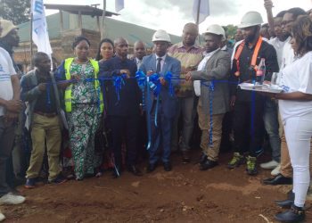 Bukavu/Panzi: le pont reliant les avenues solidarités et Jean Miruho financé par Norbert Basengezi Katintima, inauguré par le maire de la ville