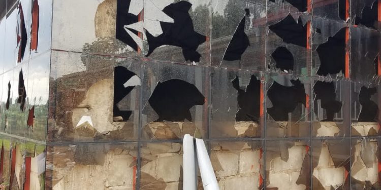 Sud-Kivu/Kabare : Théo Ngwabidje Kasi autorise la destruction méchante des projets du député Provincial Amani Ngubiri