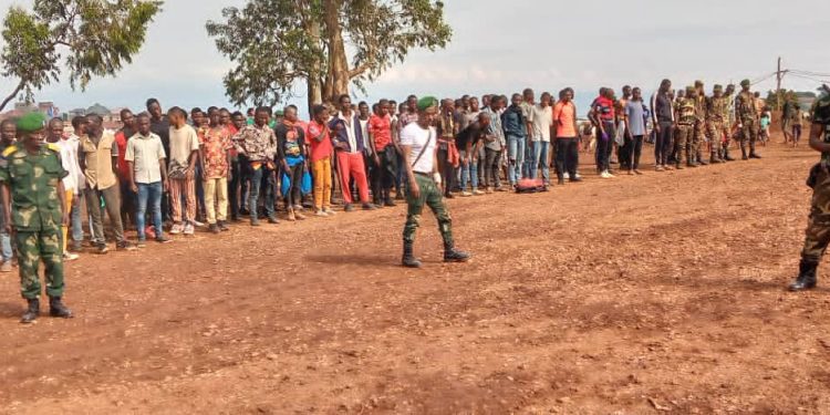Sud-Kivu : plus de 4 milles jeunes s’enrôlent au sein des FARDC après l’appel du chef de l’État à une mobilisation générale contre les agresseurs