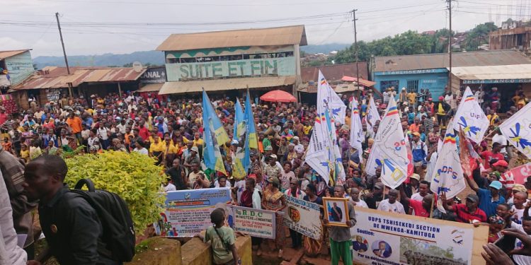 Mwenga/Kamituga: la population organise une marche pacifique pour soutenir les FARDC