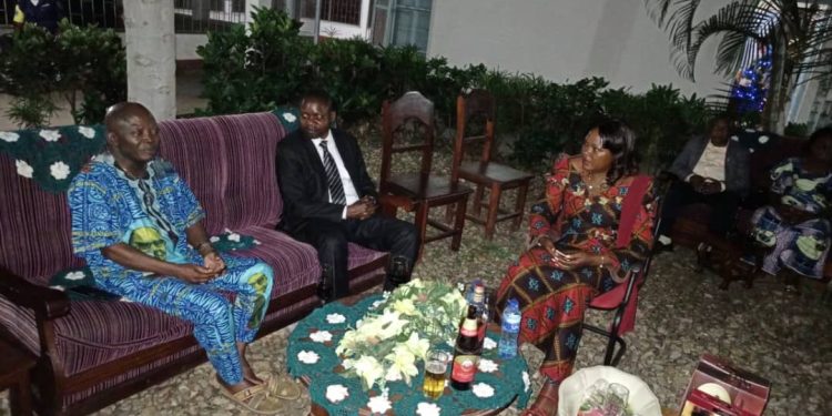 Sud-Kivu/Uvira: Tête à tête entre l’évêque du Diocèse d’Uvira et le Professeur Stanislas Ruguduka Baleke, SN-EECM de l’AFDC