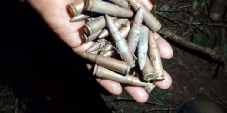 Insécurité à Kadutu : 3 chargeurs, plus de 100 cartouches et 9 cartes SIM découverts en Nkafu