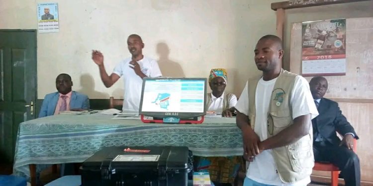 Kamituga : le centre d’enrôlement à l’EP kamituga française connaît un problème d’enregistrement : une seule machine dans ce centre.