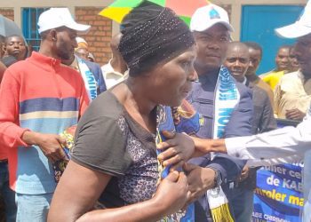 8 mars : la fondation  MANEGABE CHIRIMWAMI JACQUES offre des pagnes  aux femmes de kabare !