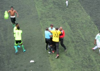 EUFBUK/Play-off: Un silence s’observe après que les officiels soient touché par les fanatiques (Constat)