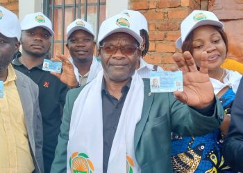 Bukavu : le Dr.Jean-Pierrot Rubiga Na’Ngui obtient sa carte d’électeur et sensibilise les motards 