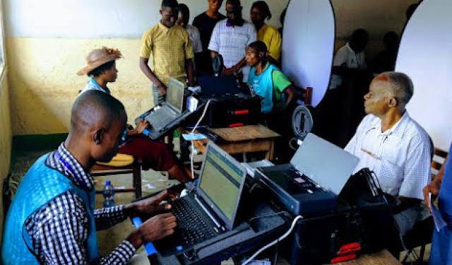 Nord-Kivu : Certains habitants de Goma passent des nuits blanches, devant le siège d’enrôlement “CENI”