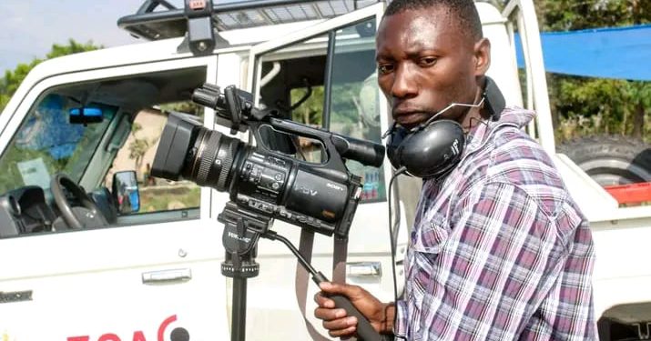 Sud-kivu : Destin Mushagalusa Brother John dit Djoshm reçoit un diplôme de distinction pour son soutien au projet RWINDJA MODE