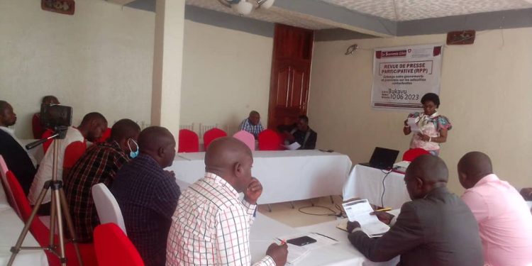 Sud-Kivu : l’Asbl Le Souverain Libre réunit autour d’une même table, les autorités politiques et la population