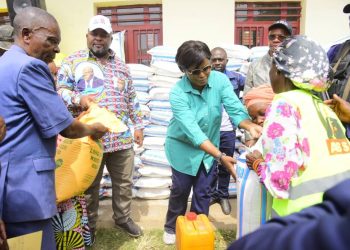 Bukavu/Kadutu: Aimé Boji Sangara console les victimes de Camp Zaïre