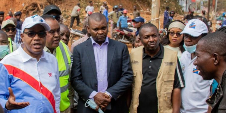 Sud-Kivu: Le collectif des anciens agents du gouvernement provincial réclament leurs arriérés de 13 mois impayés auprès du gouverneur Théo Ngwabidje Kasi