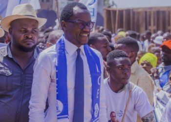 Dépôt des candidatures : une marrée humaine accompagne LUBAGO IMANI Claude à la CENI pour le dépôt de sa candidature