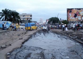 Infrastructures :Certaines routes de Kinshasa en délabrement sous l’oeil impuissant des autorités compétentes qui restent aussi des spectateurs