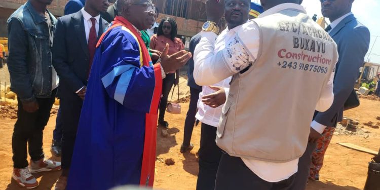 Sud-kivu :le Ministre de l’ESU s’enthousiasme de l’évolution des travaux de construction de l’école Maternelle et primaire de l’ISP Bukavu réaliser par ACRCAM/GFC