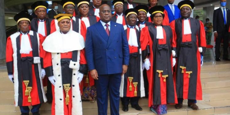 le parquet général près la Cour de cassation vient de mettre à la disposition du public trois numéros verts pour dénoncer les abus des magistrats en vue d’améliorer l’action judiciaire en RDC