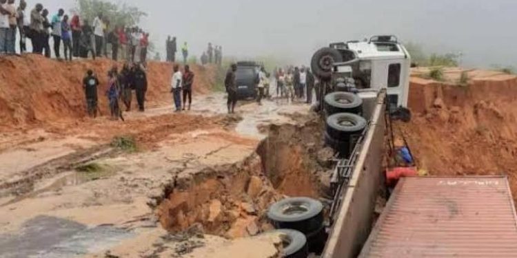 Le trafic est devenu impossible à Kasongolunda après la coupure de la Route qui relie ce territoire avec d’autres