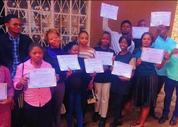 Sud-kivu :Les jeunes de l’AJM-MDVC ont bénéficié d’une formation en Anglais, financée par le Dr Justin Mudekereza Bisimwa, candidat président N°.14