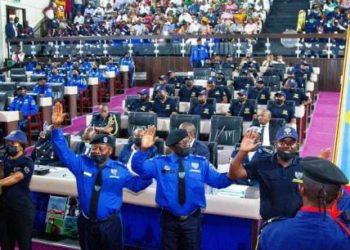 Kinshasa :Une semaine après de formation les nouveaux inspecteurs de la PNC prêtent serment en qualité d’OPJ