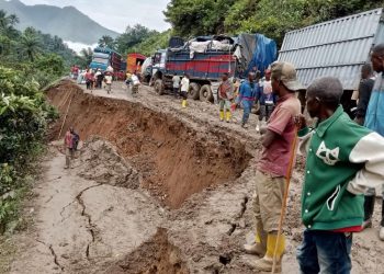 SUD KIVU/ MWENGA : Le trafic Bukavu Mwenga complètement coupé au niveau de la chefferie de Burhinyi