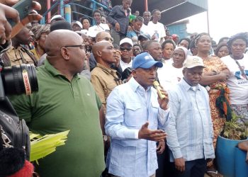 Infrastructures au Sud-kivu : ” Ils nous ont vendu du vent” NDSCI au ministre de Alexis Gisaro avec le Gouverneur Ngwabidje