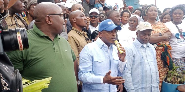 Infrastructures au Sud-kivu : ” Ils nous ont vendu du vent” NDSCI au ministre de Alexis Gisaro avec le Gouverneur Ngwabidje