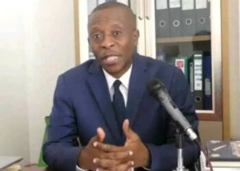 Jean Claude Katende : ” Si le Président Tshisekedi ne sait pas faire fonctionner le pays avec la constitution actuelle, ce que le problème, c’est lui-même.”