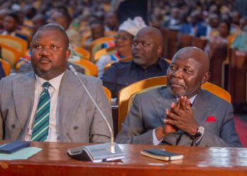 Assemblée nationale : L’honorable CEDRICK TSHIZAINGA KAPUMBA vient de faire son entrée à l’hémicycle pour soutenir le Mwalimu Vital Kamerhe