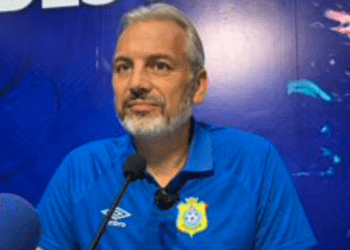 Sport : Sébastien Desabre réagit aux critiques du public sur la prestation de l’équipe malgré la victoire