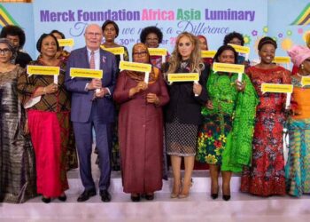 La Fondation Merck: a accordé plus de 2080 bourses à de jeunes médecins de 52 pays dans 44 spécialités critiques et mal desservies.