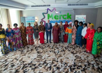 La Fondation Merck: a accordé plus de 2080 bourses à de jeunes médecins de 52 pays dans 44 spécialités critiques et mal desservies.
