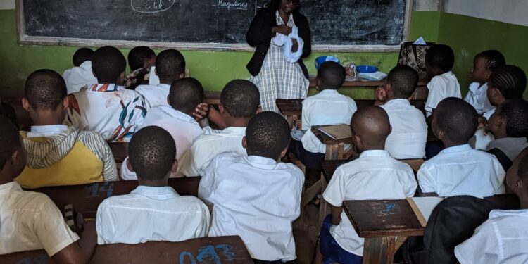 Bukavu: les jeunes filles du C.S la Vertu participent à la sensibilisation sur la gestion de l’hygiène menstruel 