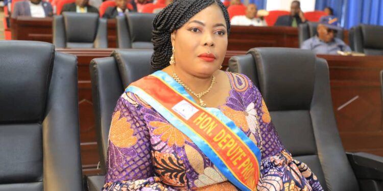 Lualaba : Honorable Véronique KIFWA présente ses condoléances au Patriarche Jean-Marie SANAMA et l’honorable Cédric TSHIZAINGA Éprouvé