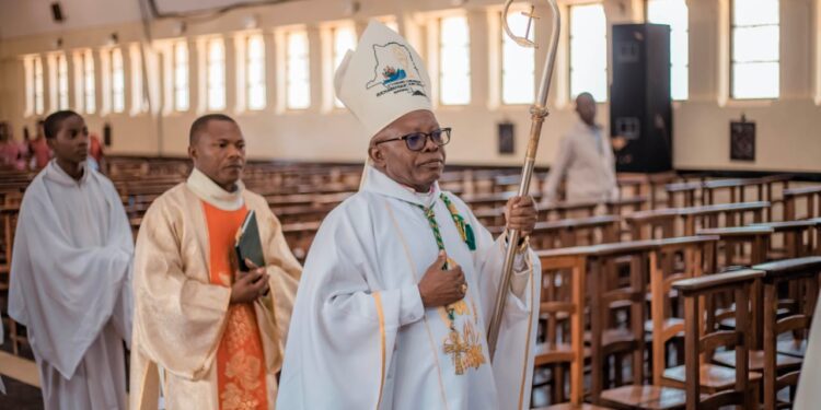 Uvira : Mgr Muyengo et son vicaire frôlent la mort dans une attaque ciblée