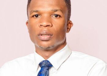 Albert Matabaro de l’ECIDé/Lamuka critique la coalition de Tshisekedi dans les consultations pour un gouvernement d’union nationale.