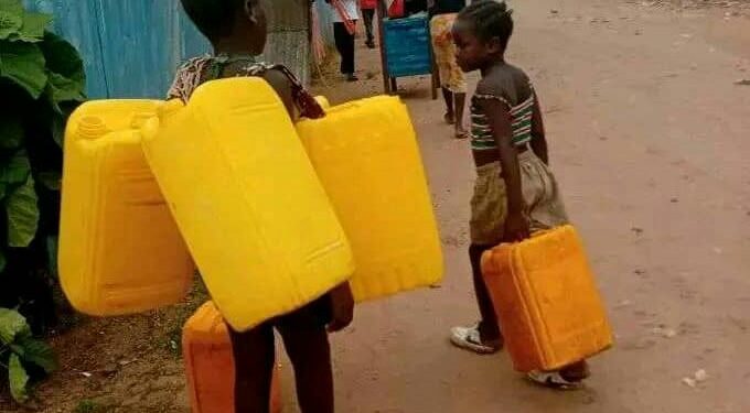 Bukavu : Les bénéficiaires de l’eau de l’association Mama Amka appellent la REGIDESO au bon sens