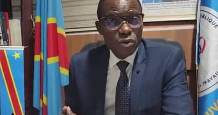 Tensions à l’Assemblée : le député Elizier interpelle Vital Kamerhe sur la gestion économique” “Débat houleux entre Elizier et Kamerhe autour de l’avenir économique de la RDC