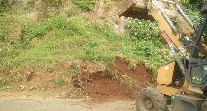 Assainissement à Bukavu : Le Maire de la ville sous l’AFC-M23 appelle les habitants à s’approprier les travaux Communautaires hebdomadaires