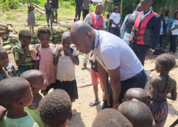 Sud Kivu: le Gouverneur Jean Jacques Purusi au Chevet des sinistrés de Fizi