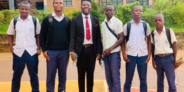 Bukavu : Le Complexe Scolaire Père Antonino Manzoti a tenu une Conférence sur l’ère du Numérique